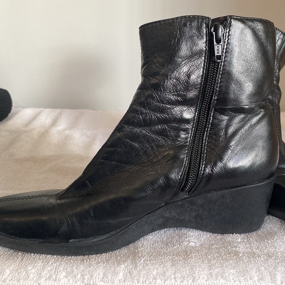 Very soft leather ankle boots - Picture 3 of 4